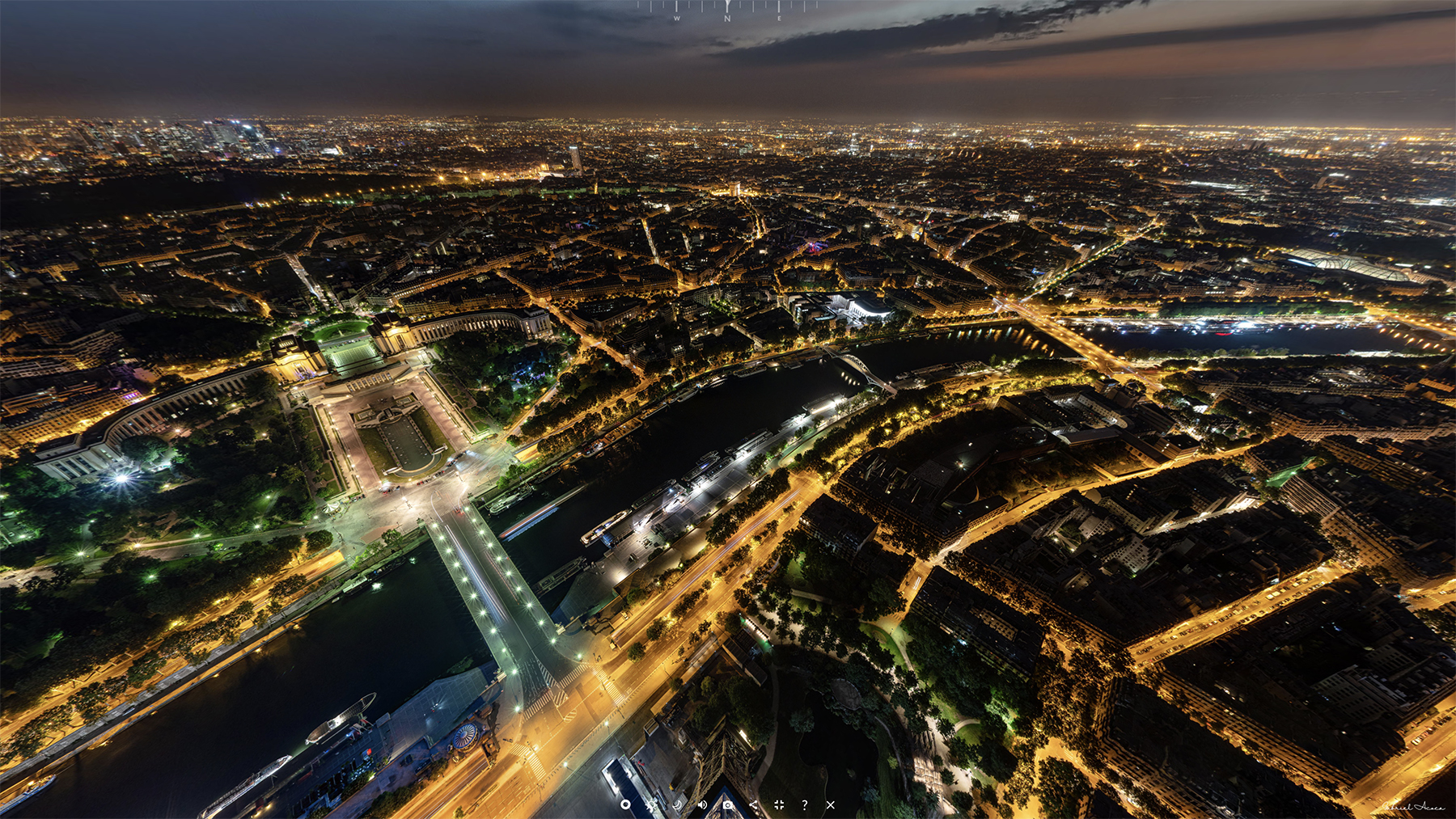 Visite virtuelle Tour Eiffel — Cliquez pour explorer en 360°