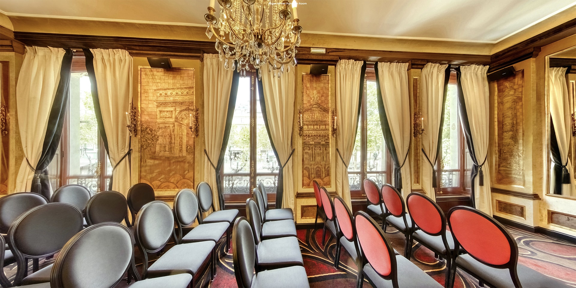 Salon Roger Limier en configuration théâtre à l’Hôtel Le Fouquet’s