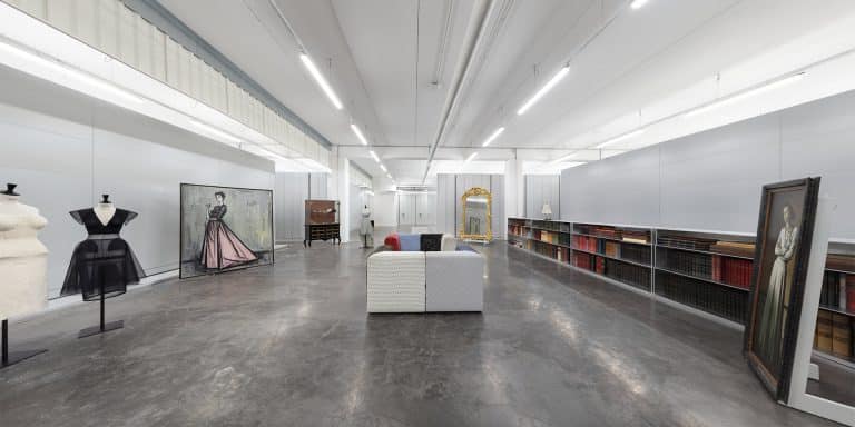 Visite virtuelle des réserves Balenciaga, présentation immersive du même décor avec des œuvres différentes